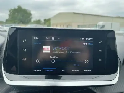 Photo 15 Peugeot 2008  PureTech 130 S&S BVM6