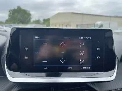 Photo 16 Peugeot 2008  PureTech 130 S&S BVM6