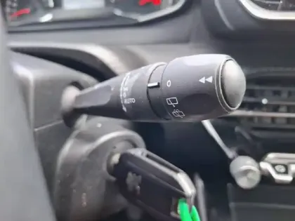 Photo 45 Peugeot 2008  PureTech 100 S&S BVM6