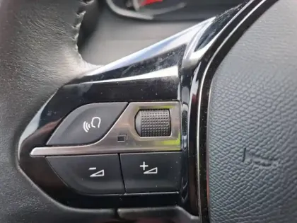 Photo 72 Peugeot 2008  PureTech 100 S&S BVM6