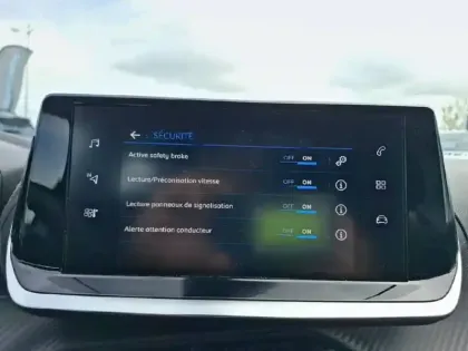 Photo 74 Peugeot 2008  PureTech 100 S&S BVM6