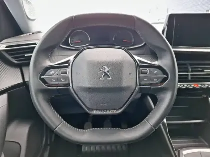 Photo 33 Peugeot 2008  PureTech 100 S&S BVM6