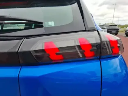 Photo 66 Peugeot 2008  PureTech 100 S&S BVM6