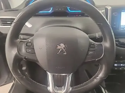 Photo 8 Peugeot 2008  1.2 PureTech 82ch BVM5