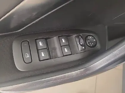 Photo 23 Peugeot 2008  1.2 PureTech 82ch BVM5