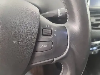 Photo 20 Peugeot 2008  1.2 PureTech 82ch BVM5