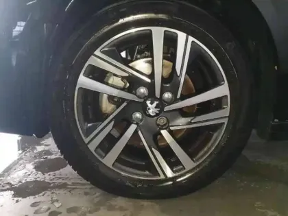 Photo 8 Peugeot 208 Gén. II Ph1 NG Allure 5