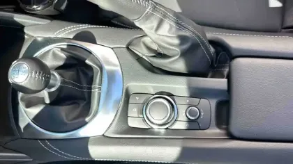 Photo 25 Mazda Mx-5  Roadster 1.5L SKYACTIV-G 132 ch