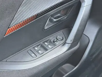 Photo 39 Peugeot 2008  BlueHDi 110 S&S BVM6