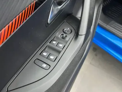 Photo 77 Peugeot 2008  BlueHDi 110 S&S BVM6
