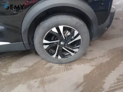 Photo 27 Peugeot 2008  PureTech 130 S&S BVM6