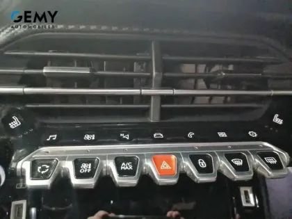 Photo 14 Peugeot 2008 Gén. II Ph1 NG GT 5