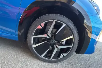 Photo 32 Peugeot 208 Gén. II Ph2 GT 5