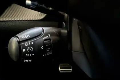Photo 50 Peugeot 208  Hybrid 100 e-DCS6