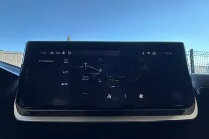 Photo 19 Peugeot 208 Gén. II Ph2 GT 5