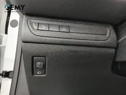 Photo 20 Peugeot 208  PureTech 82ch S&S BVM5