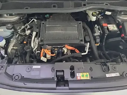 Photo 37 Peugeot 208  Electrique 50 kWh 136ch