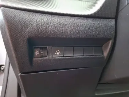 Photo 18 Peugeot 2008 Gén. II Ph2 Allure 5