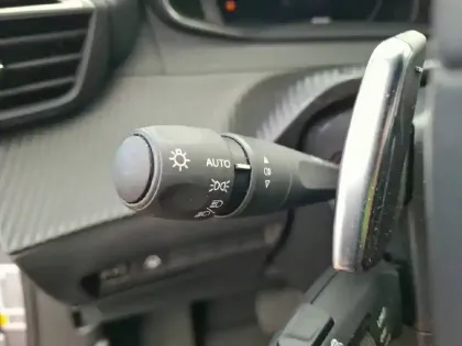 Photo 20 Peugeot 2008 Gén. II Ph2 Allure 5