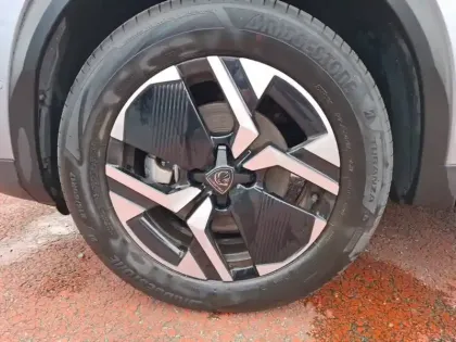 Photo 12 Peugeot 2008 Gén. II Ph2 Allure 5