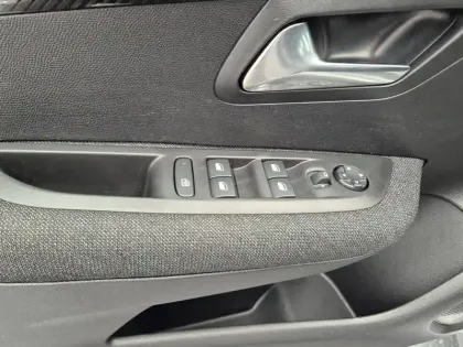 Photo 64 Peugeot 208  100 S&S BVM6