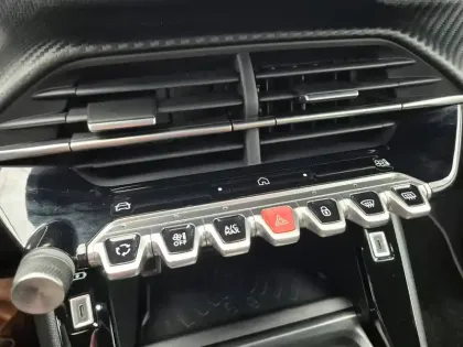 Photo 14 Peugeot 208  Hybrid 110 e-DCS6