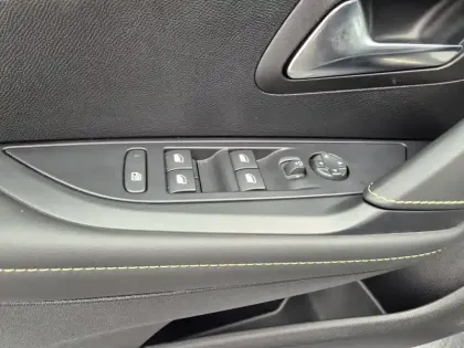 Photo 22 Peugeot 208  Hybrid 110 e-DCS6