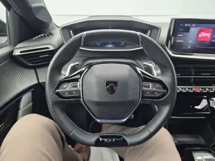 Photo 15 Peugeot 208  Hybrid 110 e-DCS6