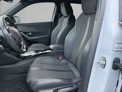 Photo 30 Peugeot 2008  BlueHDi 130 S&S EAT8