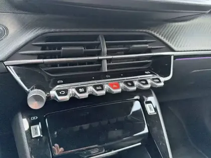 Photo 38 Peugeot 2008  BlueHDi 130 S&S EAT8