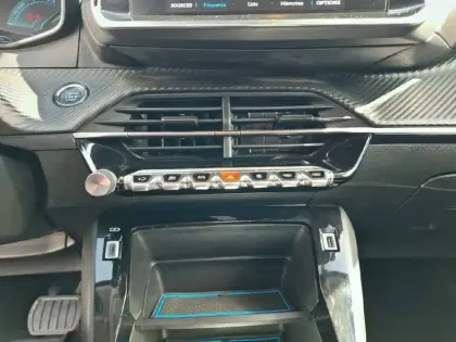 Photo 86 Peugeot 208  Electrique 50 kWh 136ch