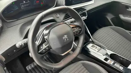 Photo 101 Peugeot 208  Electrique 50 kWh 136ch