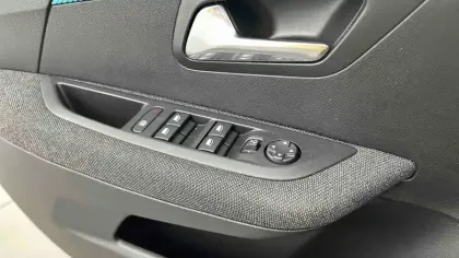 Photo 103 Peugeot 208  Electrique 50 kWh 136ch