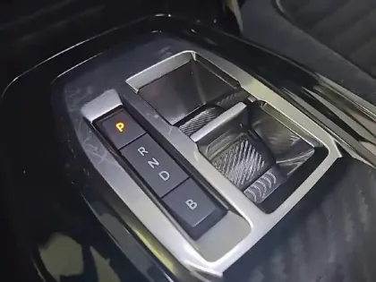 Photo 13 Peugeot 208  Electrique 50 kWh 136ch