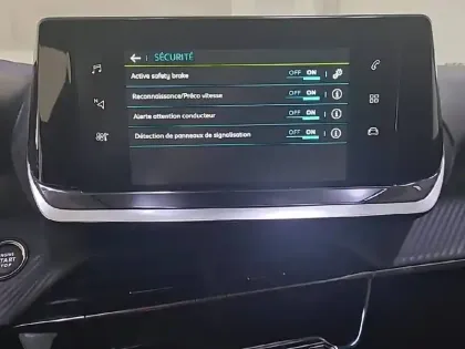 Photo 21 Peugeot 208  Electrique 50 kWh 136ch