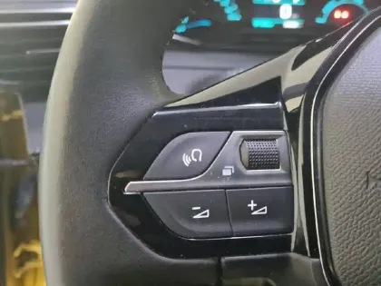 Photo 27 Peugeot 208  Electrique 50 kWh 136ch