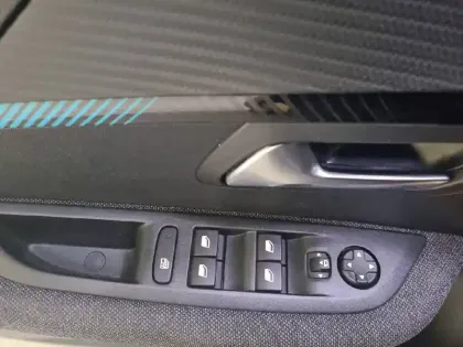 Photo 30 Peugeot 208  Electrique 50 kWh 136ch