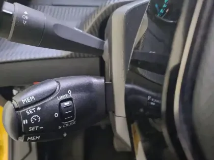 Photo 26 Peugeot 208  Electrique 50 kWh 136ch