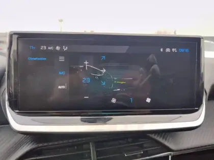 Photo 67 Peugeot 208  Hybrid 100 e-DCS6