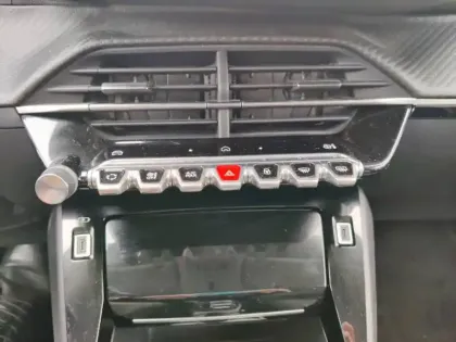 Photo 66 Peugeot 208  Hybrid 100 e-DCS6