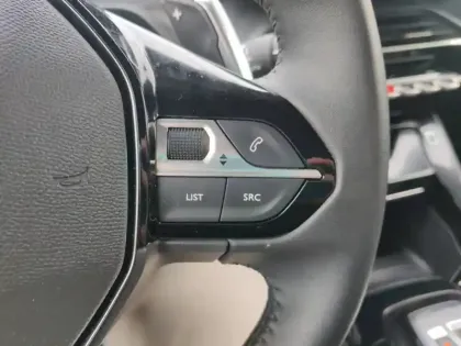 Photo 63 Peugeot 208  Hybrid 100 e-DCS6