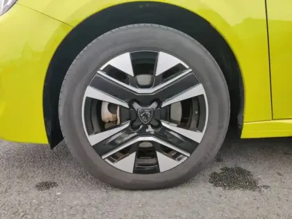 Photo 35 Peugeot 208  Hybrid 100 e-DCS6