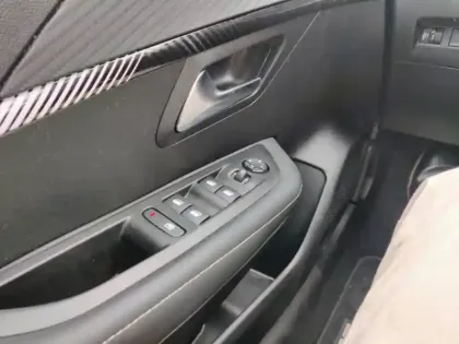 Photo 64 Peugeot 208  Hybrid 100 e-DCS6