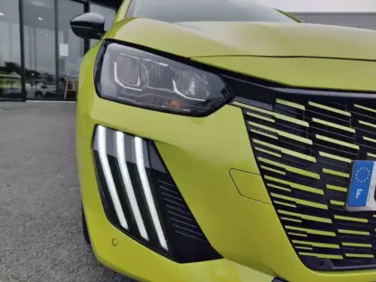 Photo 38 Peugeot 208  Hybrid 100 e-DCS6