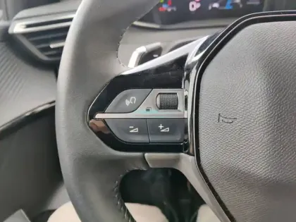 Photo 60 Peugeot 208  Hybrid 100 e-DCS6