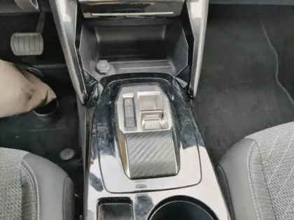 Photo 36 Peugeot 208  Hybrid 100 e-DCS6