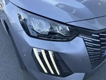 Photo 15 Peugeot 208  Electrique 54 kWh 156ch