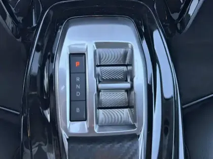 Photo 13 Peugeot 208  Electrique 54 kWh 156ch