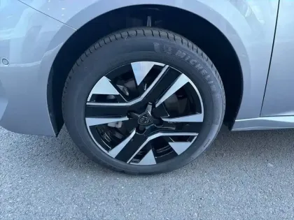 Photo 12 Peugeot 208  Electrique 54 kWh 156ch