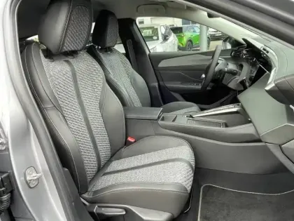 Photo 42 Peugeot 308  SW Hybrid 145 e-DCS6